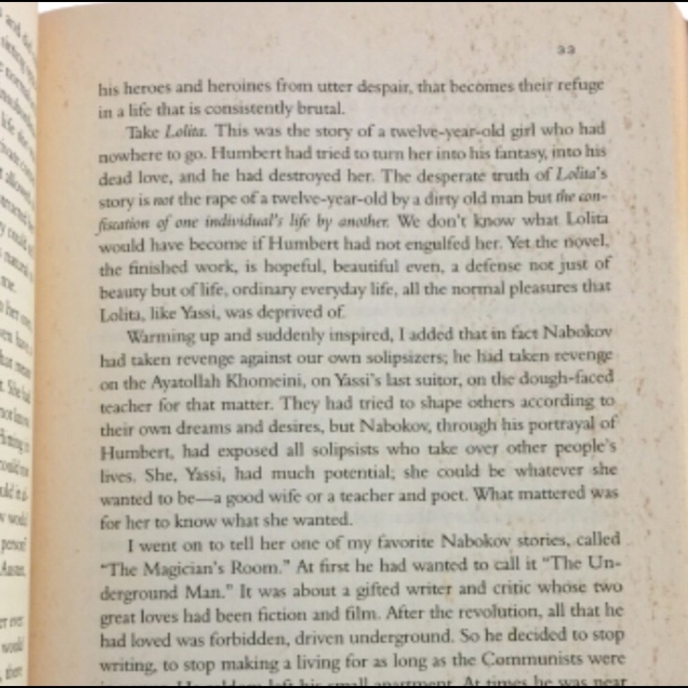 READING LOLITA IN TEHRAN A MEMOIR IN BOOKS Book Paperback Nonfiction Azar Nafisi - Picture 6 of 10